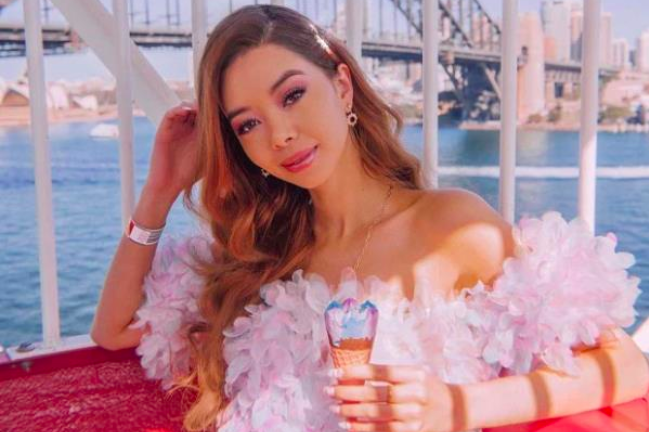 Cô gái xinh đẹp kiếm 18 tỷ đồng/năm nhờ đi du lịch